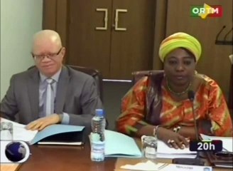 Lecture du communiqué du conseil des ministres de ce Jeudi 01 Juin 2017 par Ibrahim DIOMBELE