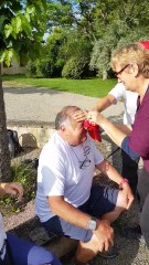 Quand les poulettes réalisent leur promesse faite au président qui voit rouge.