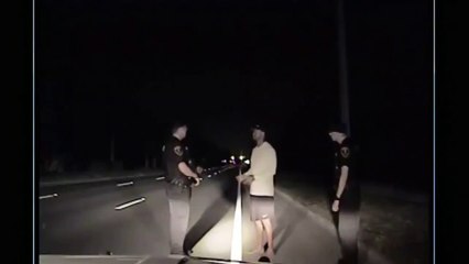 Momento en el que Tiger Woods quema el examen con la policia y es arrestado