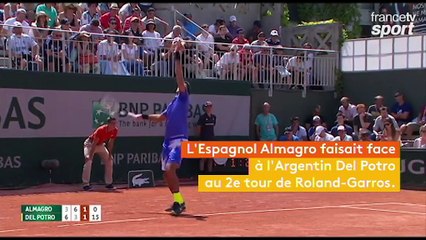 Roland-Garros : il s'effondre et fond en larmes, son adversaire vient le consoler
