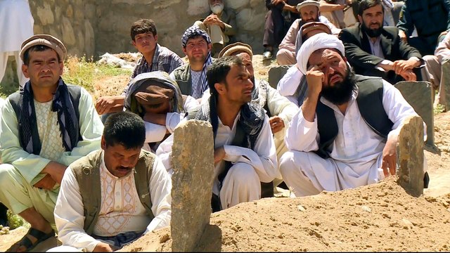 Afghanistan: Funerals held for victims of Kabul bombing