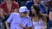 Un couple un peu c0quin surpris à utiliser une petite culotte vibrante dans les gradins d'un match de baseball
