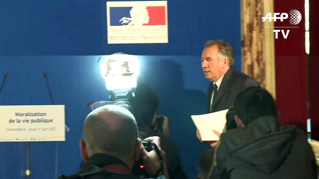 Bayrou présente une vaste réforme de moralisation