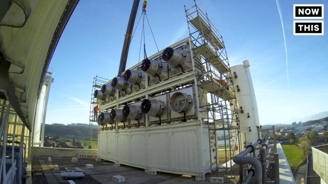 This Giant Machine Sucks and Collects CO2 Out Of The Air