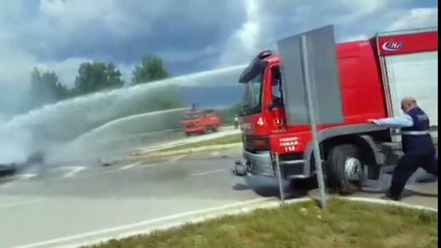 Seyir Halindeki Otomobil Alev Alev Yandı