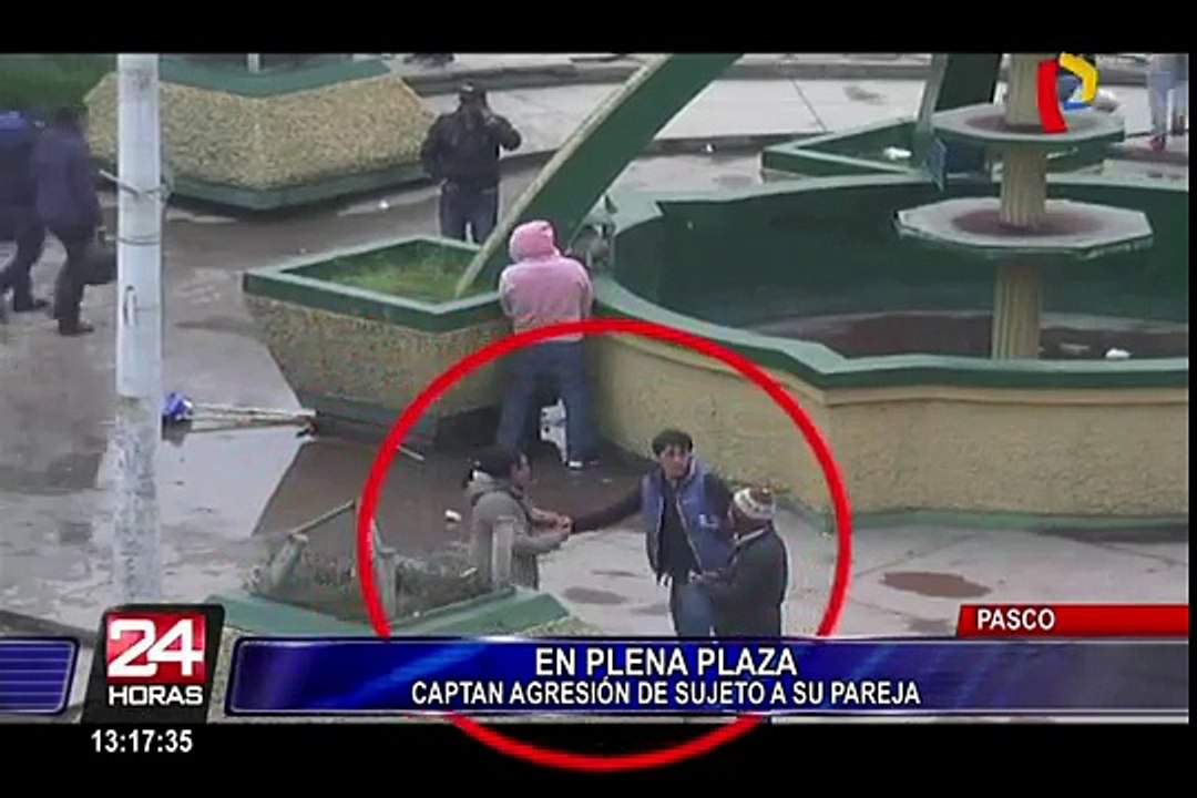 Pascó: sujeto agrede a su pareja en medio de plaza de la ciudad