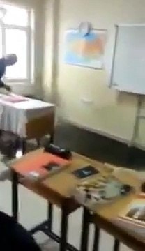 Liseli Kızlar Sınıfta Seviniyor Video