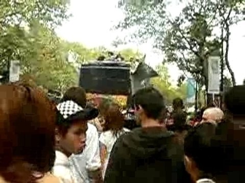 Technoparade 2007 Char URBAN-KABAN (dragon) DJ JC