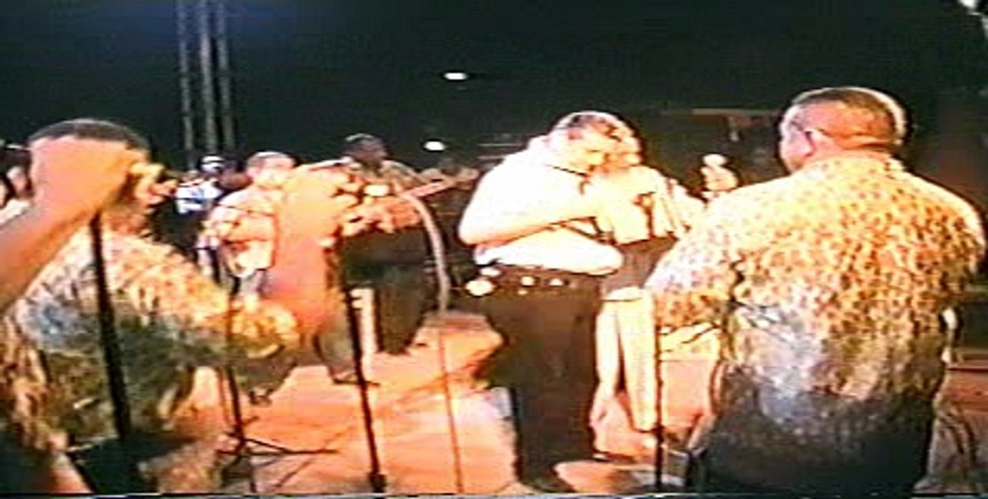 LA  SANGRE  LLAMA  - HNOS ZULETA