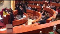 Ora News – Kryeparlamentari i Kosovës viziton këshillin bashkiak të Tiranës