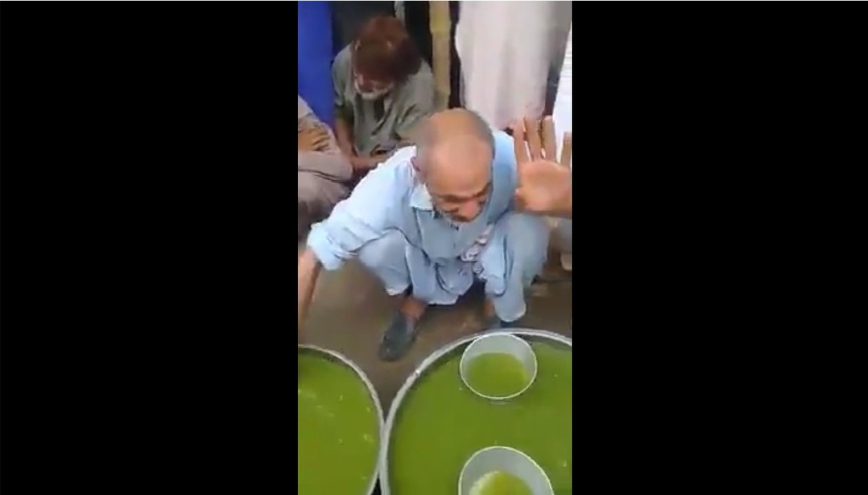 ‫آپ سمجھ رہے ہو گے کہ یہ پودینے کی چٹنی ہے؟؟Nehi Ye Chatni Nehi Hai Balkay.........‬