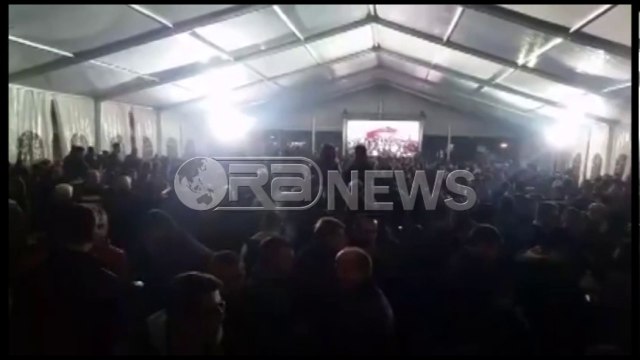 Festë - Kënga “Osmane, osmane” “plas” në protestën e PD-së