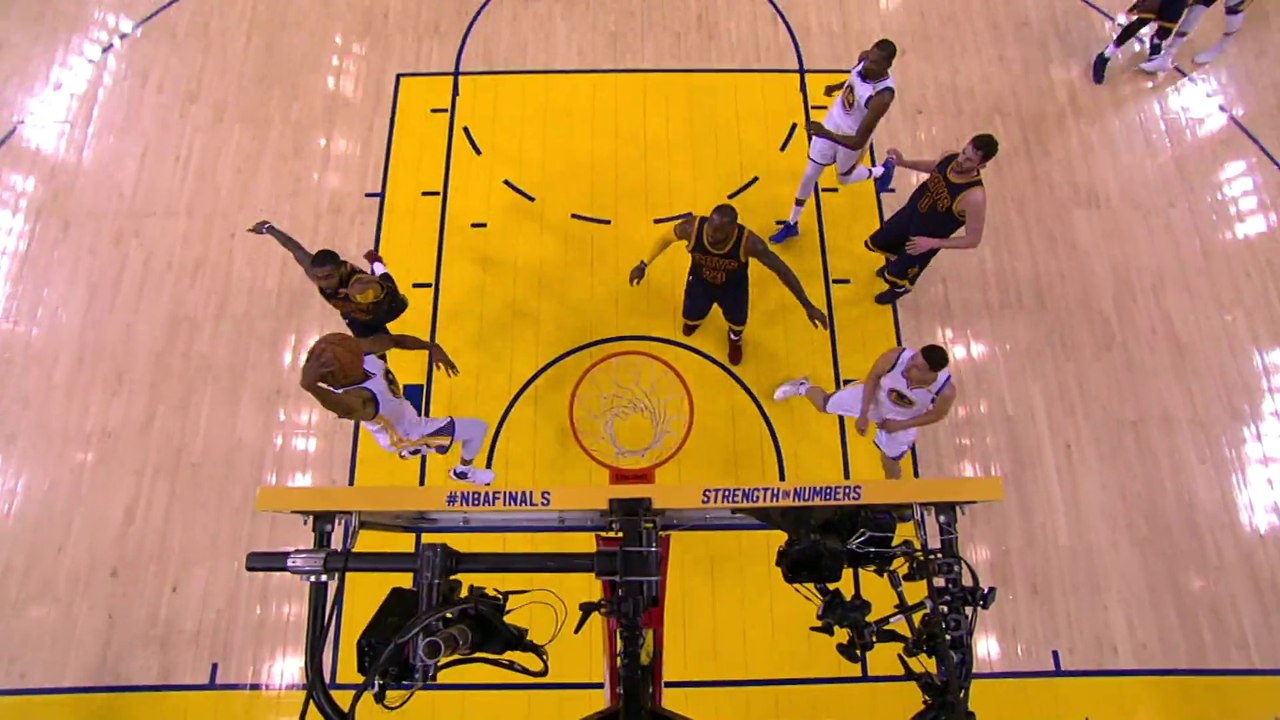 Andre Iguodala Throws Down the One-handed Jam - Cavaliers vs Warriors - June 01, 2017