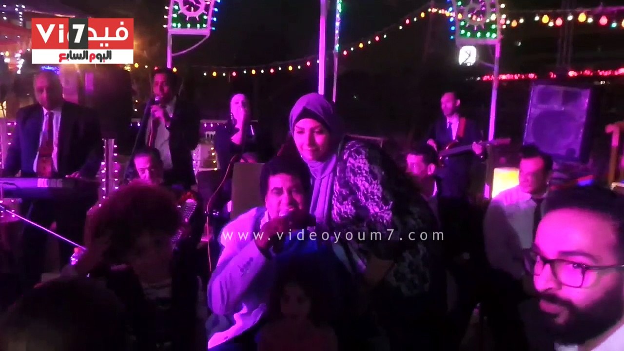 عدوية يحتفل بعيد ميلاد إبنته فى خيمة "مولانا"