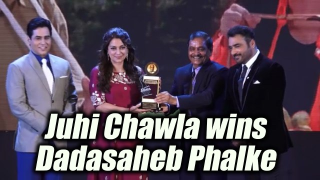 Juhi Chawla wins Best Actress Dadasaheb Phalke Academy award for Chalk and Duster | FimiBeat