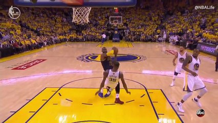 LeBron James joue les bulldozers avec Kevin Durant