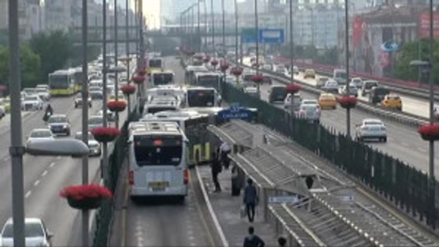 Zincirlikuyu İstikametine Giden Bir Metrobüs Arızalandı