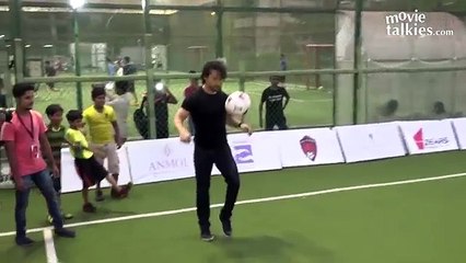 Tiger Shroff's Amazing Football STUNTS In Public - 2017 Full HD Caught in Camera