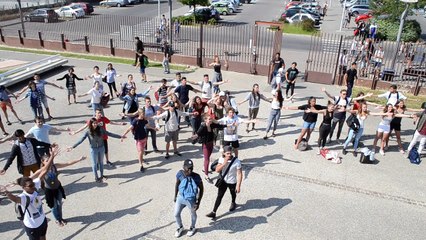 Manosque : clapping au lycée des Iscles
