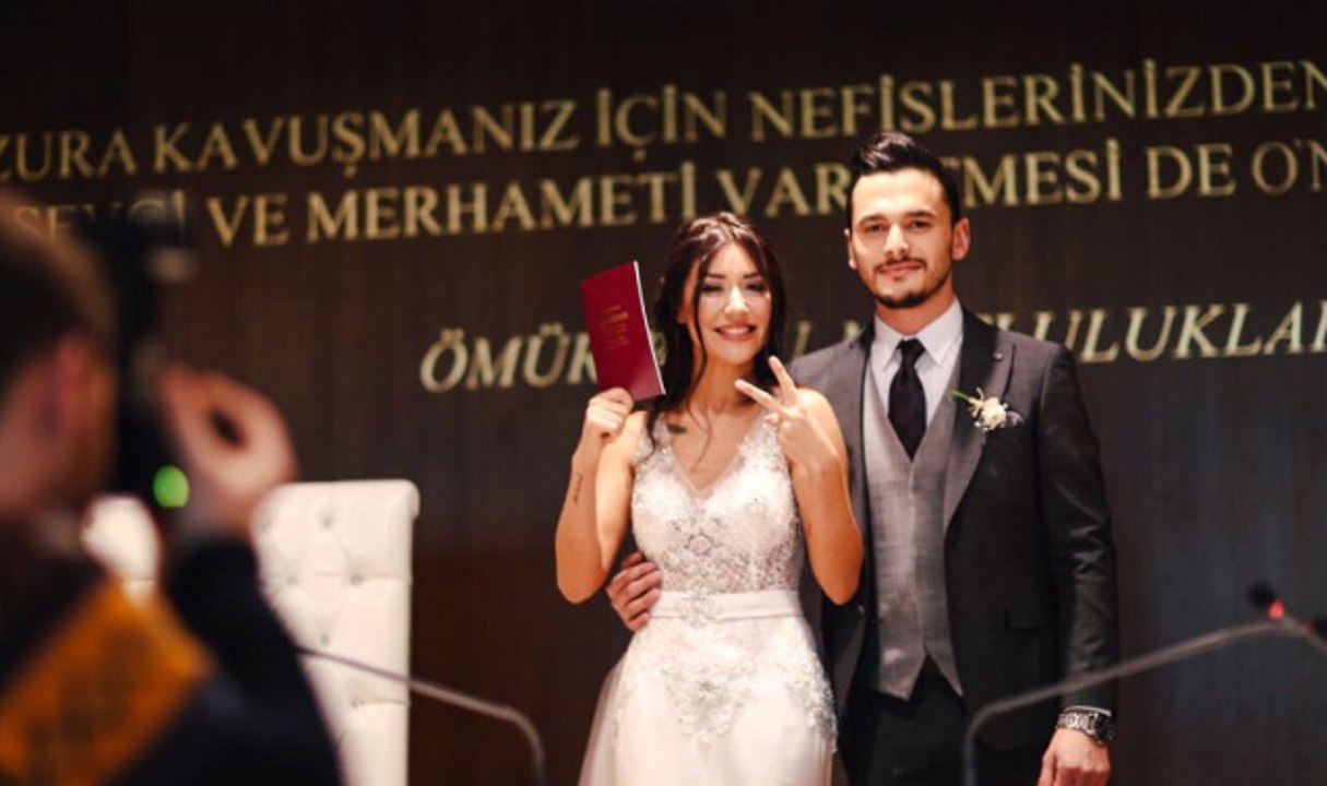 Genç Şarkıcı Banu Parlak: Eşimle Aynı Evde Yaşamak İçin Nikah Kıydık