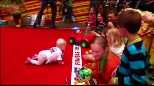 Lituanie : le 1er pays à organiser une course de bébés qui rampent