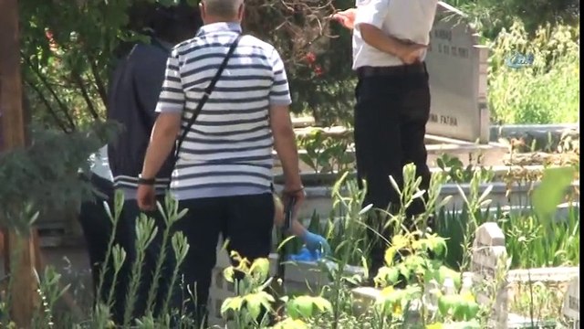 Mezarlıkta Yeni Doğmuş Bebek Cesedi Bulundu
