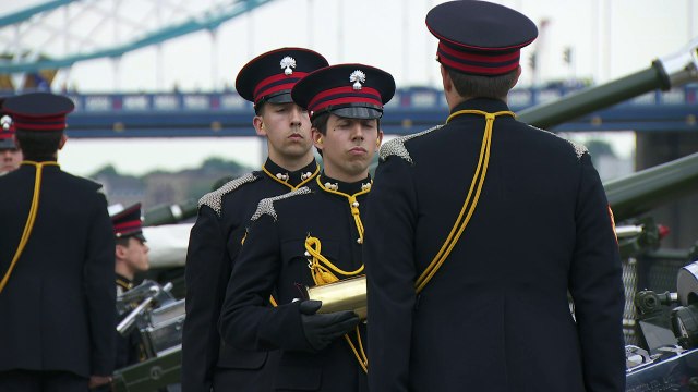 Gun salutes mark 64th anniversary of Queen's coronation