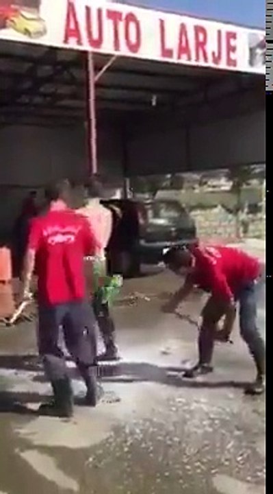 Auto Lajre per Politikanet e Kosoves