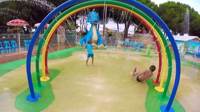 VLOG - JEUX D'EAU FUN à AQUA DINO - Parc de Jeux - Ile Des Loisirs Cap d'Agde
