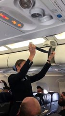 Les ultras du PSG perturbent les consignes de sécurité d'une hôtesse