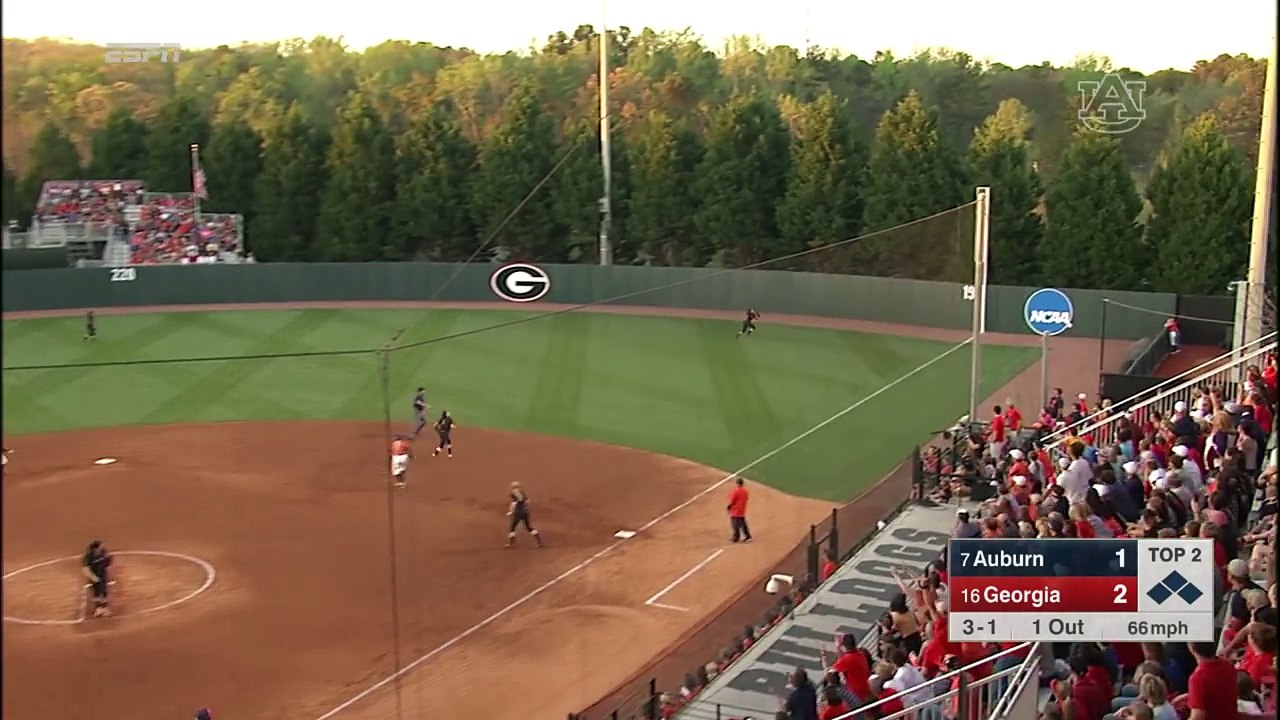 Auburn Softball defeats Georgia 13-4