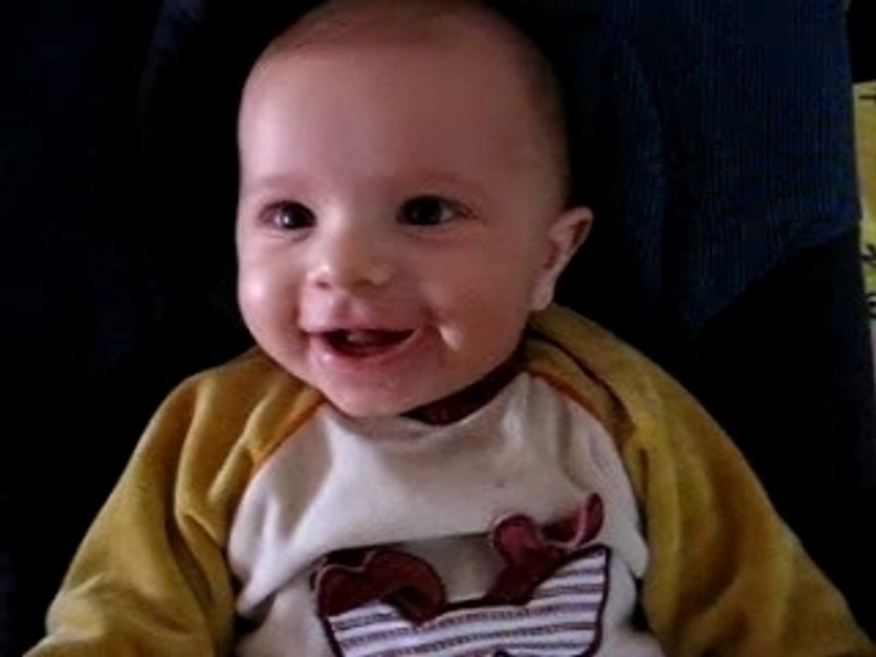 Fou rire Alban & papa  5 mois