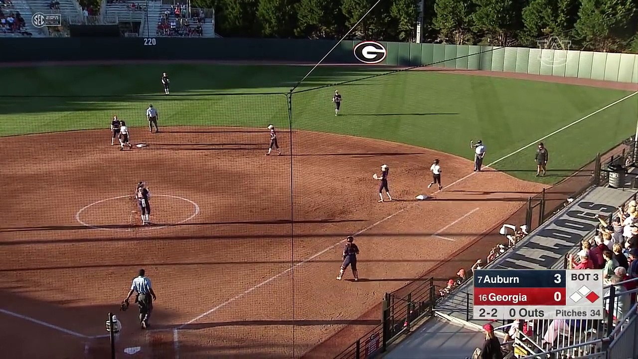 Auburn Softball defeats Georgia 7-5