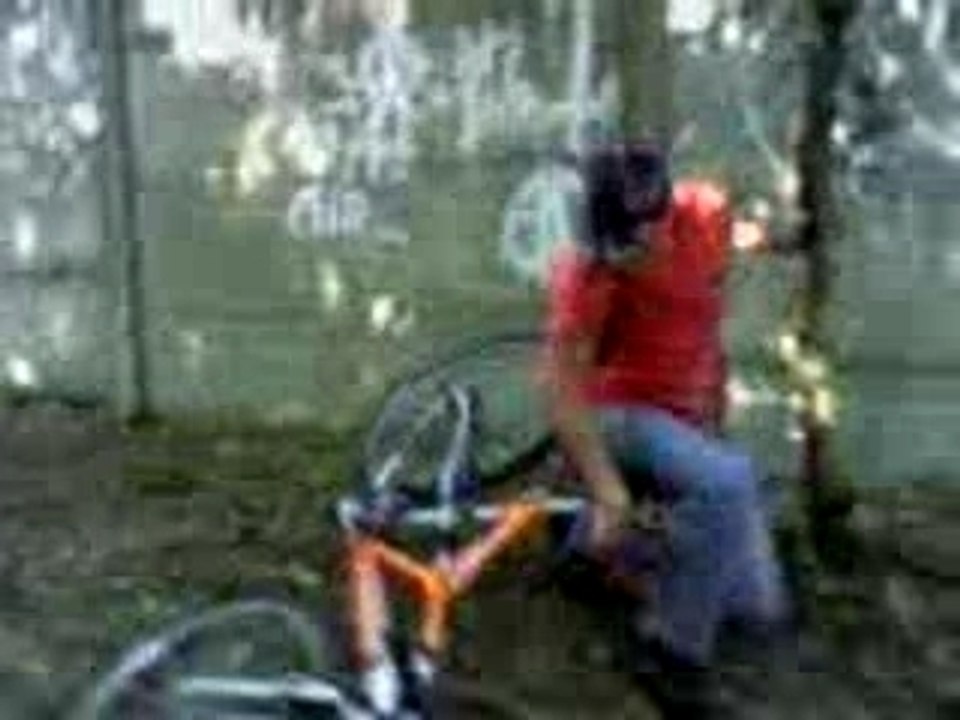 jeremy + velo = crash