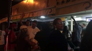 Petistas fazem samba no posto da Lava Jato