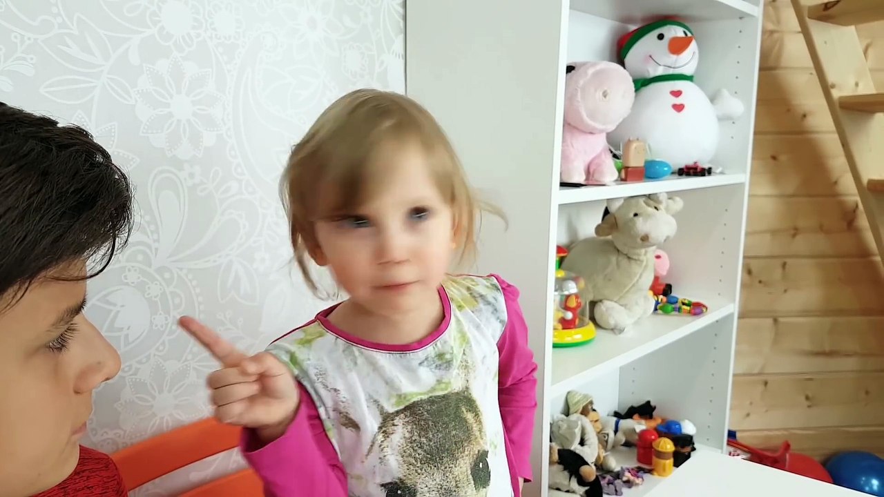 Learn colors with JOHNY JOHNY Yes Papa Nursery Rhymes & color Gummy tongue baby