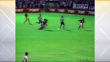 Com golaço de falta de Bebeto, Flamengo superou Botafogo em 1996; reveja o clássico