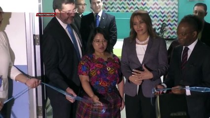 17 Aeropuerto de Guatemala abre una sala para recibir a los niños deportados de EEUU