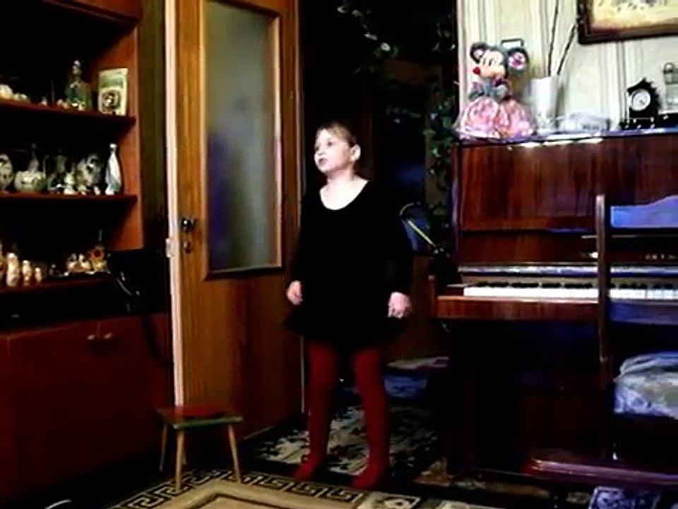 Nice girl, funny﻿ song!!! Катюша исполняет Весёлую кадриль!