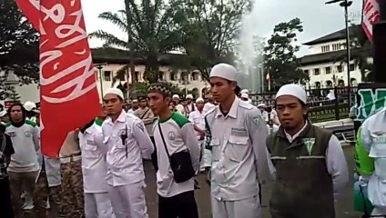 ORASI Luar Biasa.! Ketua FPI Jawa Barat : KH.Abdul Qohar.LC - Gasibu Bandung Aksi BELA Ulama