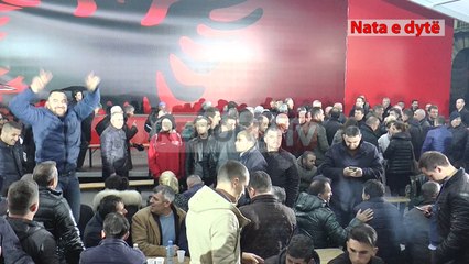 Report TV - Protesta e PD natėn e dytė nė ēadėr, party qė ndėrpritej nga fjalimet