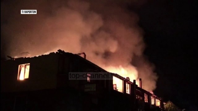 Gramsh, përfshihet nga flakët një pallat, evakuohen 18 familje - Top Channel Albania - News - Lajme