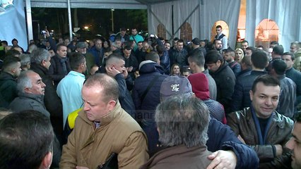 Protesta qëndron në shesh - Top Channel Albania - News - Lajme