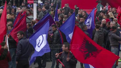 Protesta qëndron në shesh - Top Channel Albania - News - Lajme