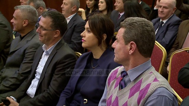 Rrëzimi i Enver Hoxhës - Top Channel Albania - News - Lajme