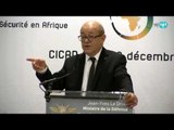 Conférence presse du ministre français de la défense