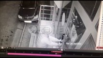 Dështon grabitja - Grabitësi thyen derën e bankës në Tiranë dhe largohet për 20 sekonda