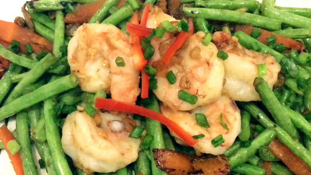 STIR-FRIED FRENCH BEANS WITH FRESH AND DRIED PRAWNS