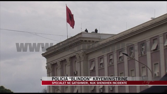 Policia “blindon” Kryeministrinë - News, Lajme - Vizion Plus
