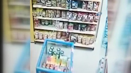 Sucuk Hırsızı Kameralara Böyle Yakalandı